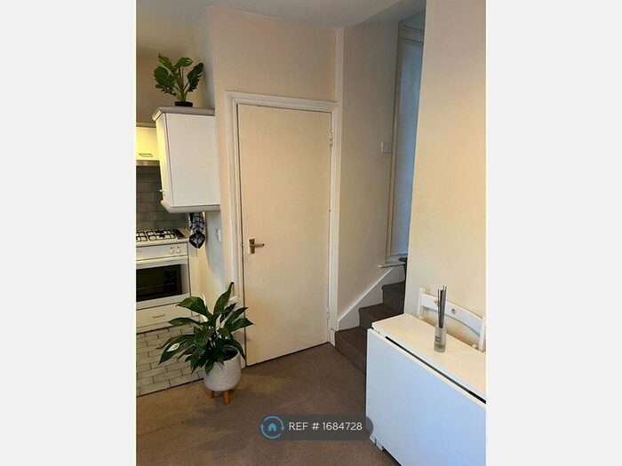 1 Bedroom Flat To Rent In Maidstone Rd, London, N11