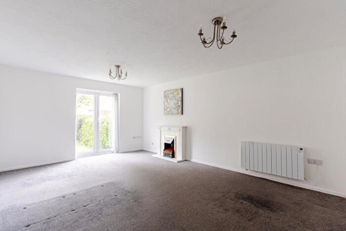 2 Bedroom Flat For Sale In Lancelot Road, Stoke Park, Bristol, BS16