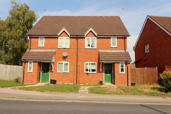 3 Bedroom Semi-Detached House To Rent In Headley Road, Woodley, Reading, RG5