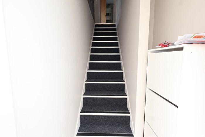 2 Bedroom Flat To Rent In Benson Road, Headington, Oxford, Oxfordshire, OX3