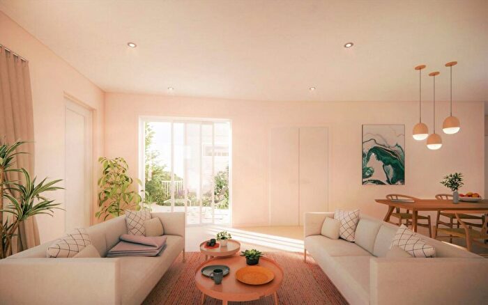 3 Bedroom Terraced House For Sale In Ravensbourne Park, Catford, SE6
