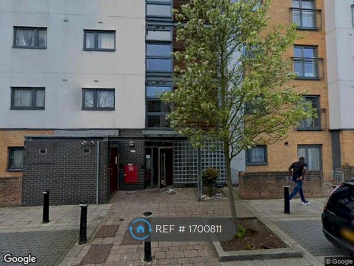 3 Bedroom Flat To Rent In Millard Road, London, SE8