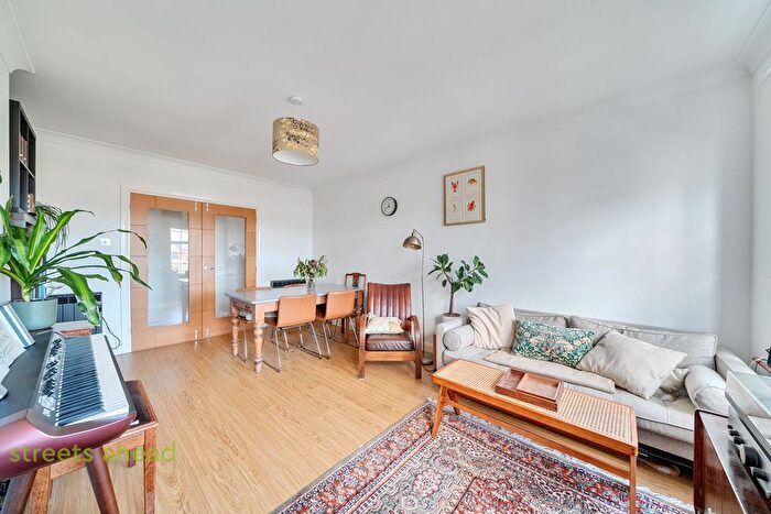 2 Bedroom Flat For Sale In St. James's Road, Croydon, CR0