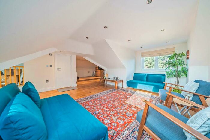 3 Bedroom Detached House To Rent In Cranbourne Gardens, Temple Fortune, London, NW11