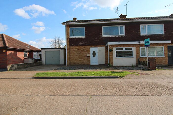 3 Bedroom Semi-detached House For Sale In Village Drive, Canvey Island, SS8