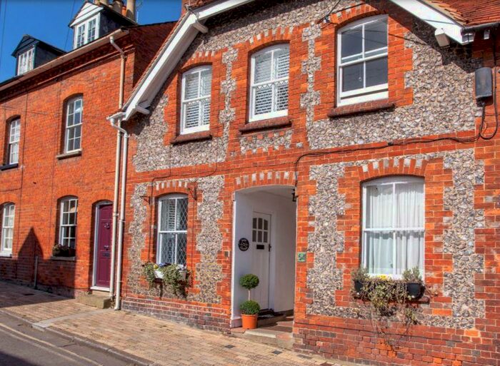1 Bedroom Terraced House To Rent In West Street, Henley-On-Thames, Oxfordshire, RG9