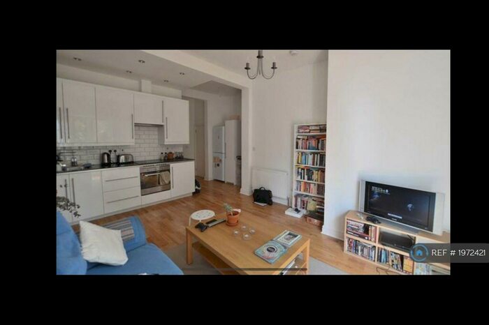2 Bedroom Flat To Rent In Downs Rd, London, E5
