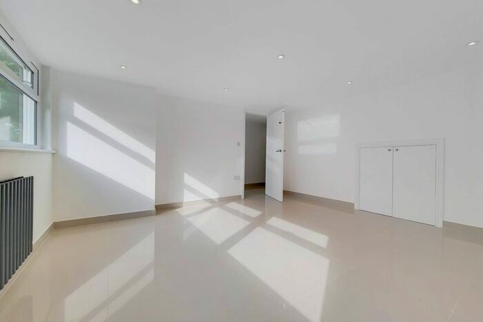 4 Bedroom Property To Rent In Cedar Court, Wimbledon Village, London, SW19