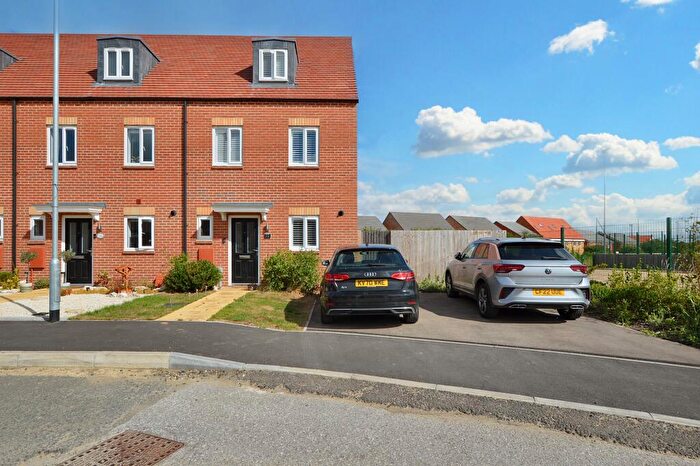 3 Bedroom Town House To Rent In Fontwell ParkDrive, Bourne, PE10