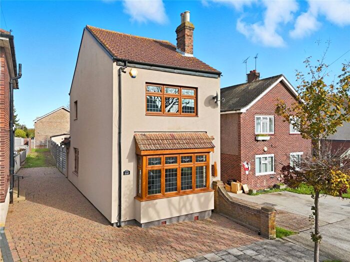 3 Bedroom Detached House For Sale In Marlborough Road, Romford, RM7