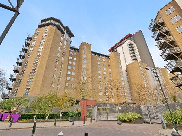 3 Bedroom Apartment To Rent In Naxos Building, Hutchings Street, Canary Wharf, Westferry, London, E14