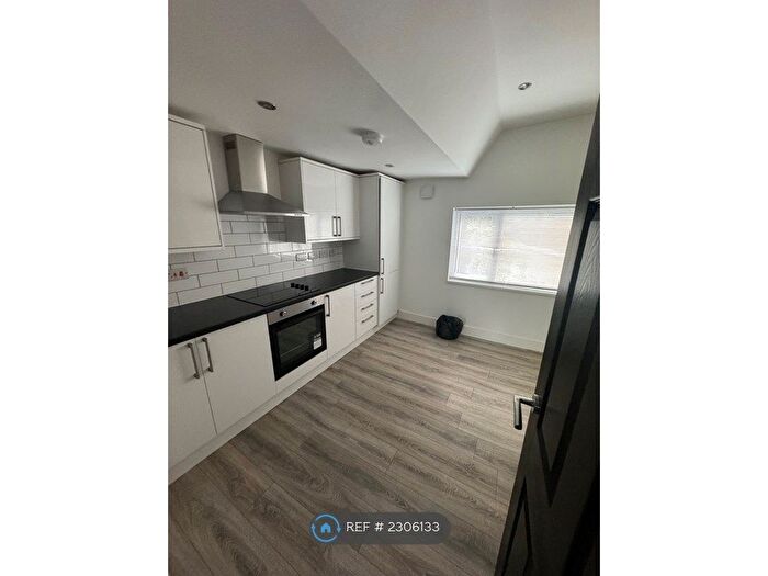 2 Bedroom Flat To Rent In Hartshill Road, Stoke-On-Trent, ST4