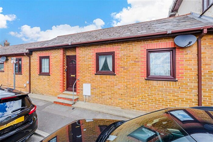 1 Bedroom Terraced Bungalow For Sale In Byron Road, Gillingham, Kent, ME7