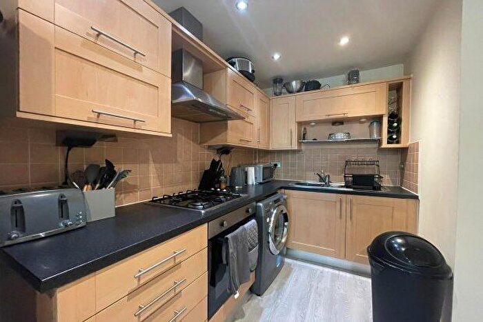 2 Bedroom Flat To Rent In Park Square, Ashton-Under-Lyne, OL6