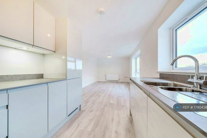 2 Bedroom Flat To Rent In Alder Lodge, London, N9