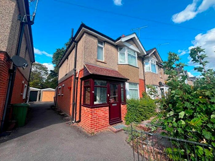 3 Bedroom Semi-Detached House For Sale In Clifton Road, Southampton, SO15