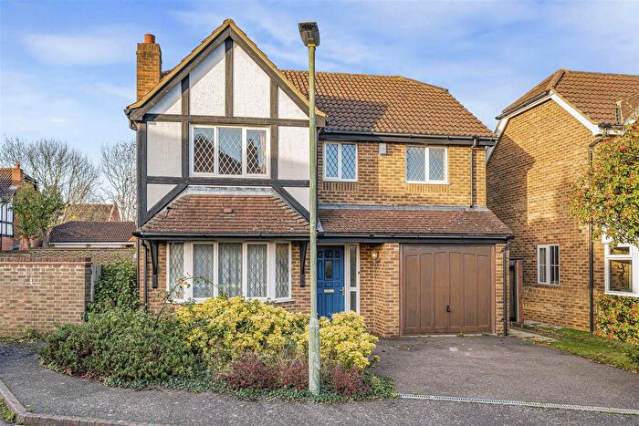4 Bedroom Detached House For Sale In Stoat Close, Hertford, SG13