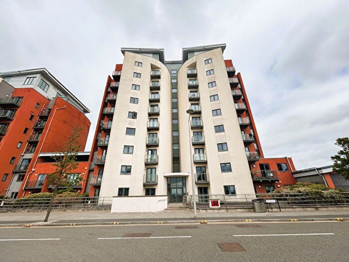 2 Bedroom Flat For Sale In South Quay, Swansea, Swansea, West Glamorgan, SA1