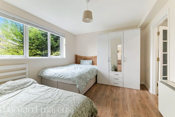 1 Bedroom Flat For Sale In Burgh Heath Road, Epsom, KT17