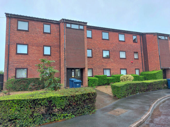 2 Bedroom Flat To Rent In Rowlands Close, Mill Hill, London, NW7