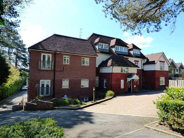 2 Bedroom Flat To Rent In The Pines, Stockport, SK12