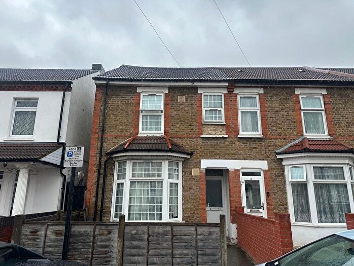 6 Bedroom Semi-Detached House To Rent In Endsleigh Road, Southall, UB2