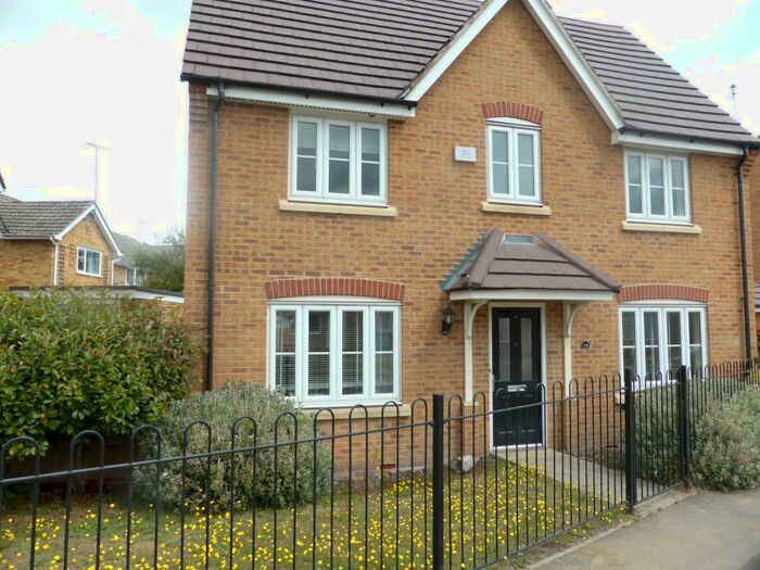 3 Bedroom Detached House To Rent In Sandy Lane, Farnborough, GU14