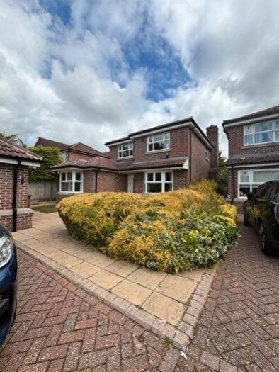 Terraced House To Rent In Wendover Way, Bushey, Hertfordshire, WD23
