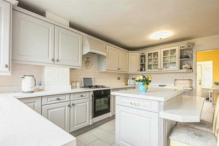 3 Bedroom Semi-Detached House For Sale In Renshaw Road, High Storrs, S11