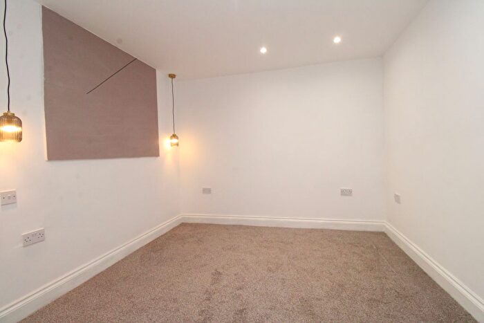 Studio To Rent In Newark Road, Luton, LU4
