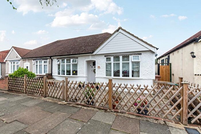 2 Bedroom Semi-Detached Bungalow For Sale In Woodlands Avenue, Sidcup, DA15