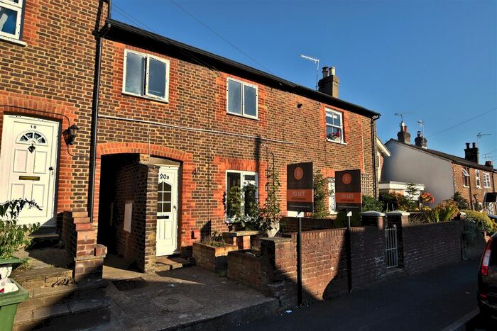 1 Bedroom Flat To Rent In Lower Road, Redhill, Surrey, RH1