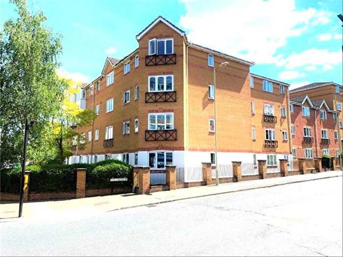 2 Bedroom Flat To Rent In Ascot Court, Aldershot, Hampshire, GU11