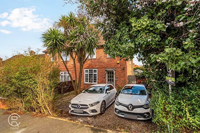 3 Bedroom Semi Detached House For Sale In Benham Road, London, W7