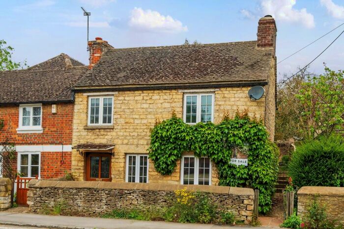 3 Bedroom Character Property For Sale In Grove Road, Bladon, Woodstock, OX20