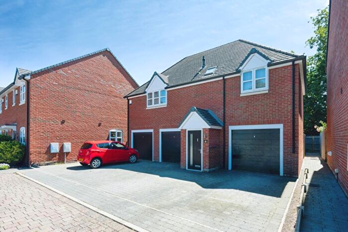 2 Bedroom Maisonette For Sale In Kingsley Close, Stratford-upon-Avon, Warwickshire, CV37