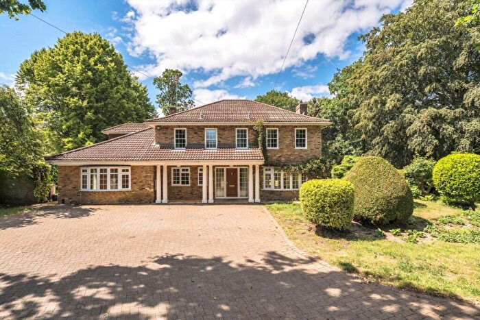 5 Bedroom Detached House To Rent In Old Avenue, Surrey, KT14