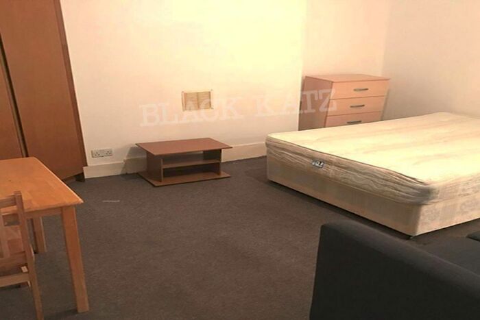 Studio To Rent In Camden Road, London, N7