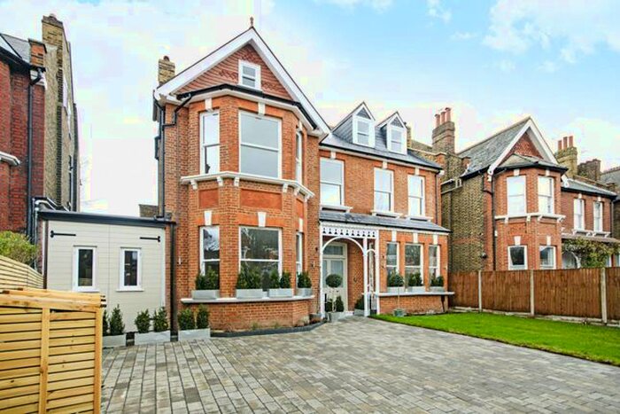 2 Bedroom Flat To Rent In Walm Lane, Mapesbury Estate, London, NW2