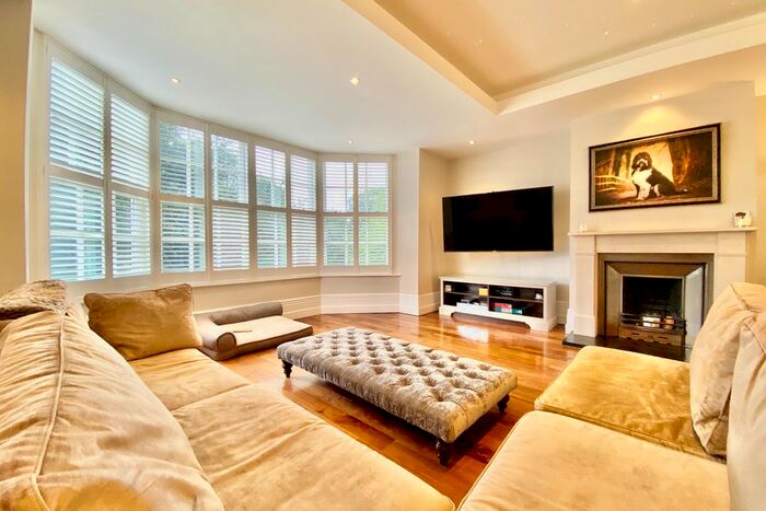 4 Bedroom Flat To Rent In Wetherby Road, Scarcroft, Leeds, LS14