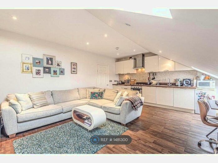 2 Bedroom Flat To Rent In Greyhound Lane, London, SW16
