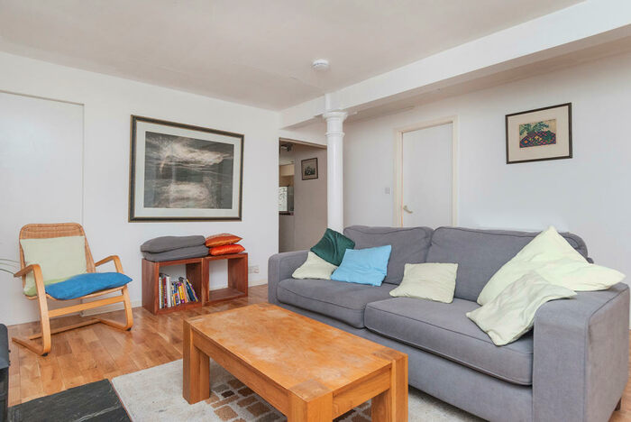 2 Bedroom Flat To Rent In Campbells Close Edinburgh United Kingdom, EH8