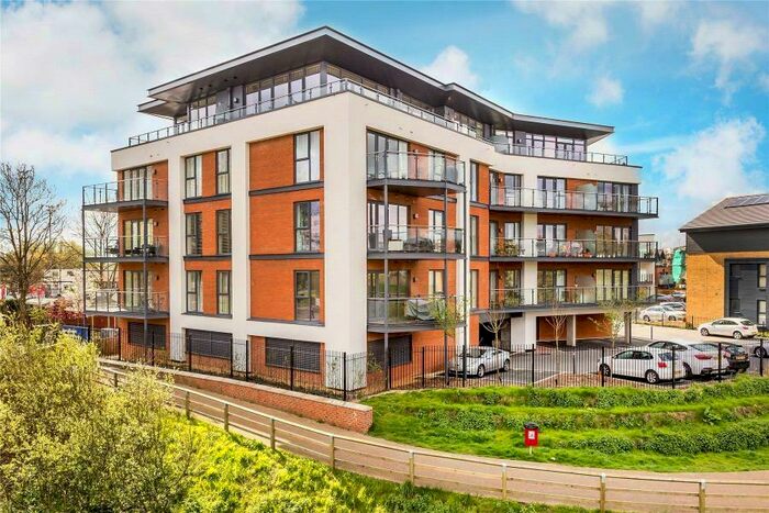 2 Bedroom Apartment To Rent In Woking, GU22