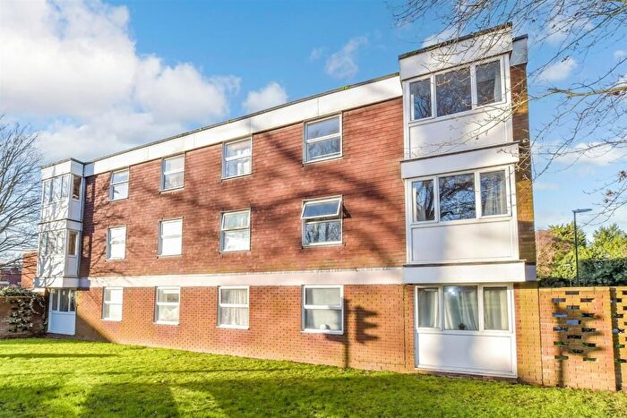 2 Bedroom Flat To Rent In Somerstown, Chichester, PO19