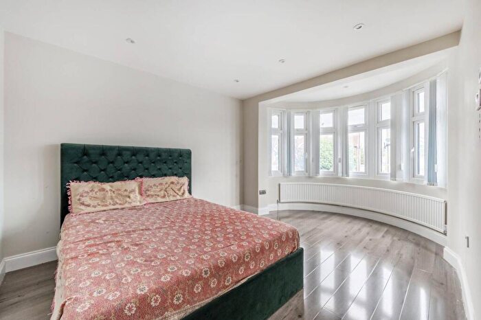 5 Bedroom House To Rent In Headstone Gardens, Harrow, HA2