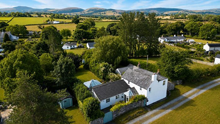 3 Bedroom House For Sale In Rhes-Y-Cae, Holywell, CH8