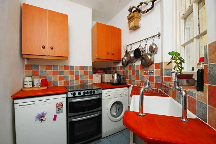 1 Bedroom Flat To Rent In Hannibal Road, , Stepney, London, E1