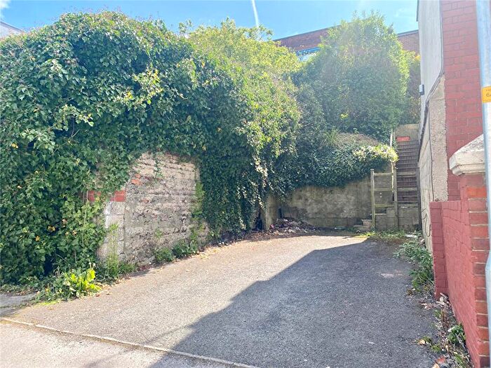 2 Bedroom Apartment To Rent In William Street, Swindon, Wiltshire, SN1