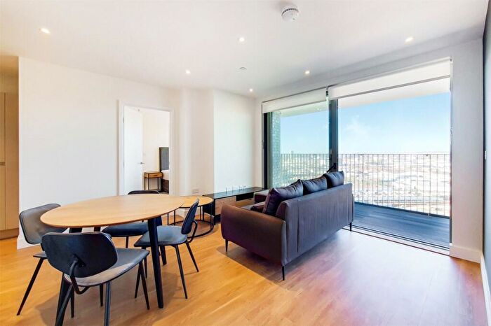 2 Bedroom Apartment To Rent In Green Street, London, NW10
