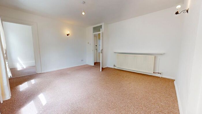 2 Bedroom Flat To Rent In Cromwell Road, BN3